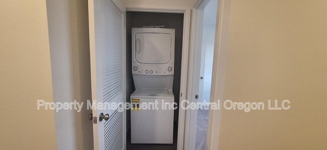 1349 NE Cobbleridge Lp in Prineville, OR - Foto de edificio - Building Photo