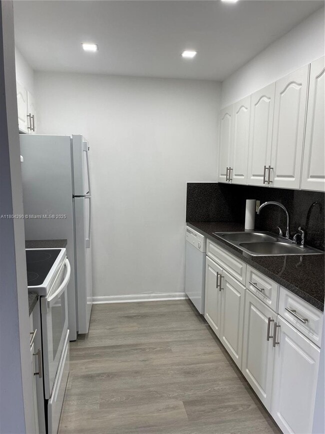 300 SW 134th Way, Unit 209E in Pembroke Pines, FL - Building Photo - Building Photo