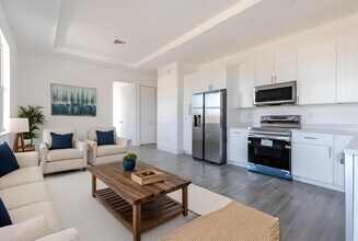 246 Rotonda Blvd W in Rotonda West, FL - Building Photo - Building Photo