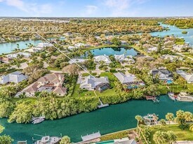 5 Cache Cay Dr in Vero Beach, FL - Building Photo