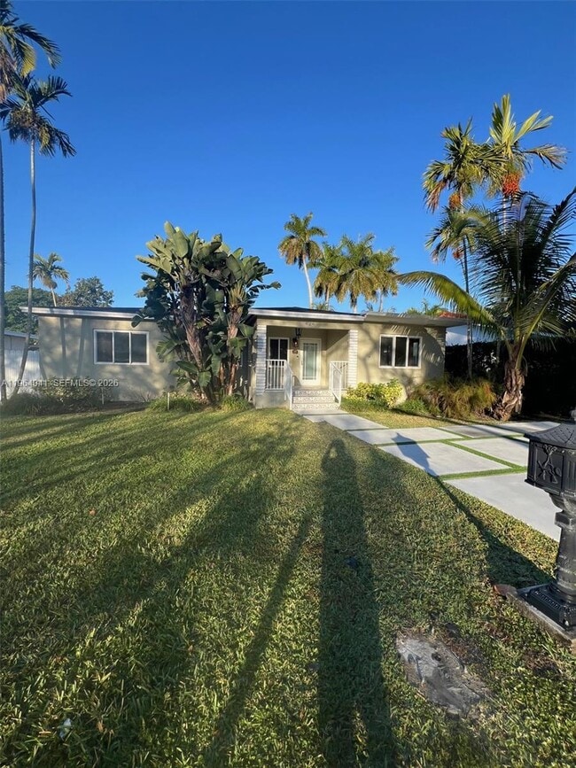 424 Lavilla Dr in Miami Springs, FL - Building Photo - Building Photo