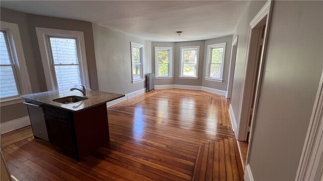 93 Raymond St in Providence, RI - Foto de edificio - Building Photo