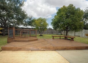 7443 Colony Bend Ln in Missouri City, TX - Foto de edificio - Building Photo