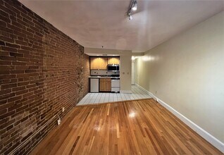 12 Mt Auburn St, Unit 6 in Cambridge, MA - Building Photo - Building Photo