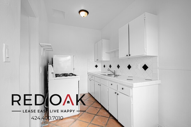 660 Cochran Ave, Unit 201 in Los Angeles, CA - Foto de edificio - Building Photo