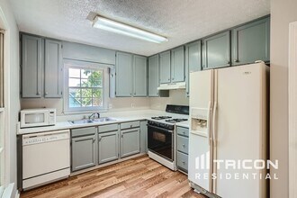 623 Cedarcrest Rd in Dallas, GA - Foto de edificio - Building Photo