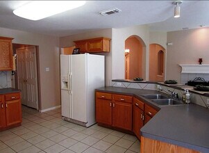 14715 Chapelbrook Ln in Houston, TX - Building Photo - Building Photo