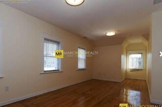 34 Bentley St, Unit 3 in Boston, MA - Foto de edificio - Building Photo