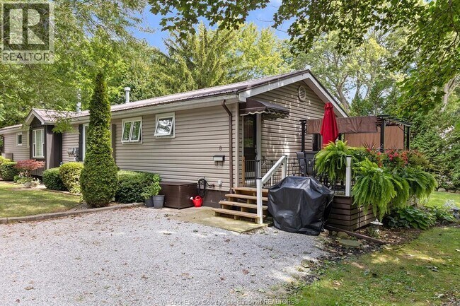 275 HERITAGE  8 in Kingsville, ON - Building Photo - Building Photo