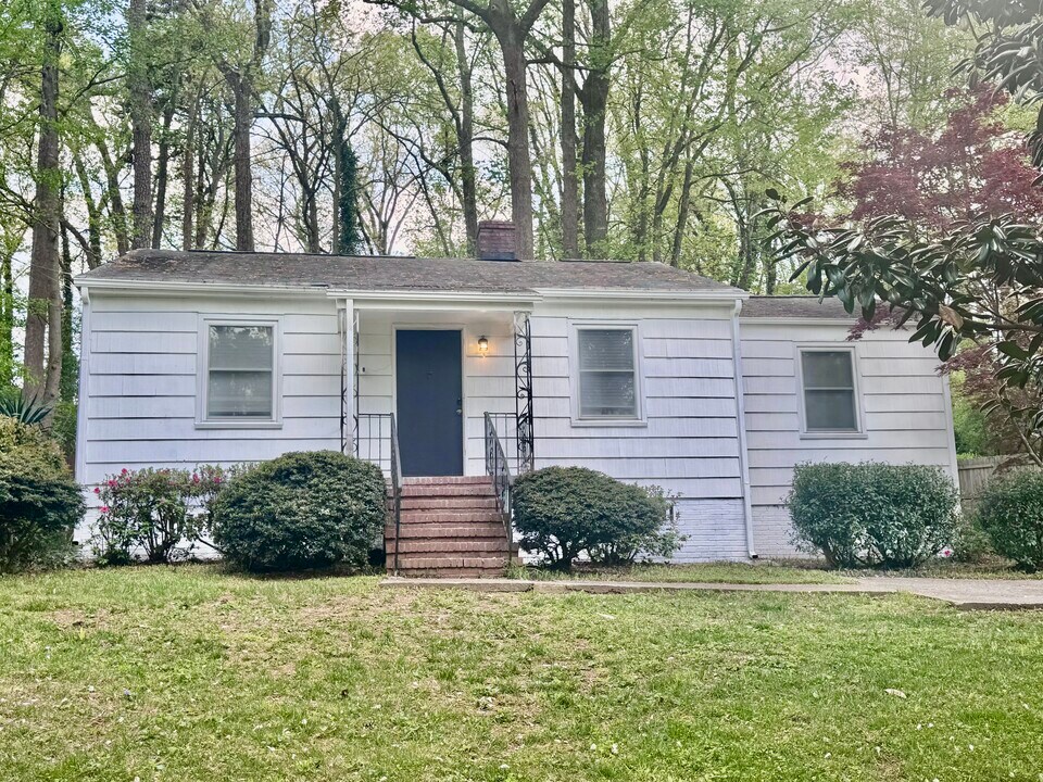 2005 Clairmont Terrace NE in Atlanta, GA - Building Photo