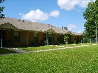 Shadow Cliff in Vicksburg, MS - Building Photo