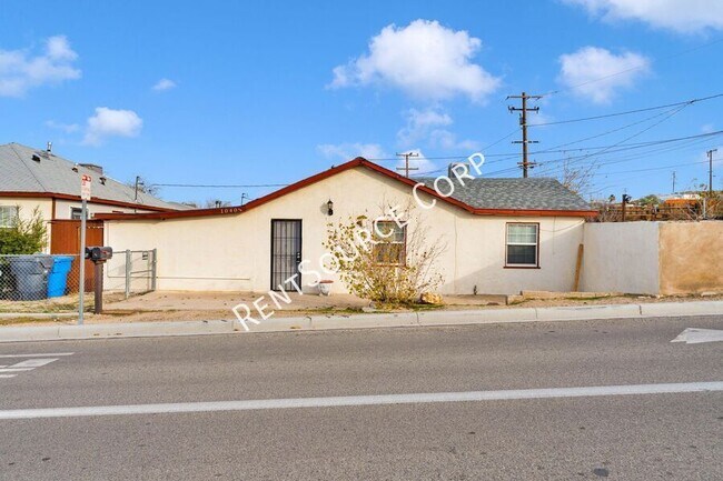 1040-1042 Flora St in Barstow, CA - Building Photo - Building Photo