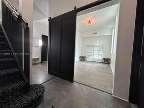 2142 Van Buren St in Hollywood, FL - Foto de edificio - Building Photo