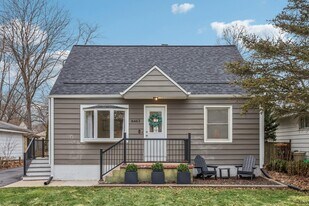 6463 N Garden Grove Ln in Glendale, WI - Building Photo