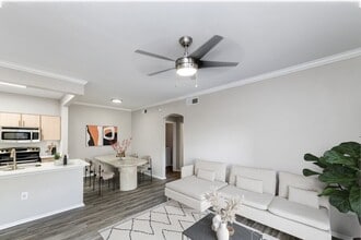 Essence North Dallas in Dallas, TX - Foto de edificio - Building Photo