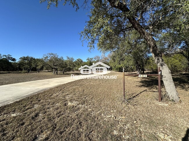 900 Wayside Dr in Wimberley, TX - Building Photo - Building Photo