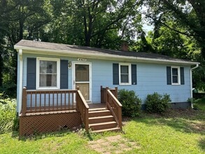 4403 Edgemore Rd in Greensboro, NC - Building Photo - Building Photo