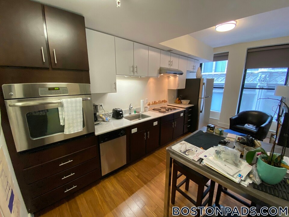 8 Winter Pl in Boston, MA - Building Photo