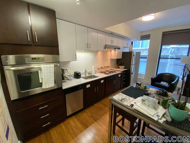 property at 8 Winter Pl