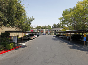 Madison Oaks Apartments in Sacramento, CA - Foto de edificio - Building Photo