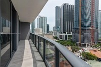 45 SW 9th St, Unit 1006 in Miami, FL - Foto de edificio - Building Photo