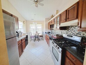216 Stoneybrook Ln in Bloomingdale, IL - Building Photo - Building Photo