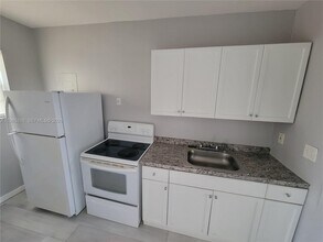 1720 NW 1st Pl in Miami, FL - Building Photo - Building Photo