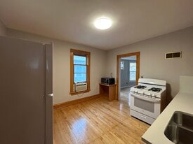 512 8th Ave NE, Unit 512 8th Ave NE Unit 2 in Minneapolis, MN - Building Photo