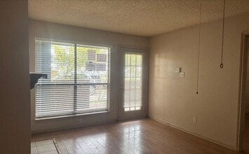 6108 Abrams Rd in Dallas, TX - Foto de edificio - Building Photo