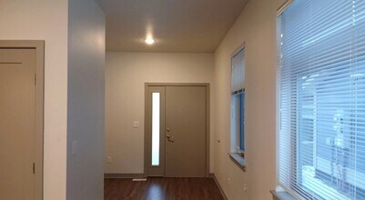 16512 Centerpark Ct in Anchorage, AK - Building Photo - Building Photo