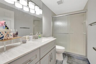 7613 Cinebar Dr in Boca Raton, FL - Foto de edificio - Building Photo