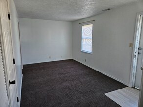 2124 W Jackson St in Muncie, IN - Foto de edificio - Building Photo