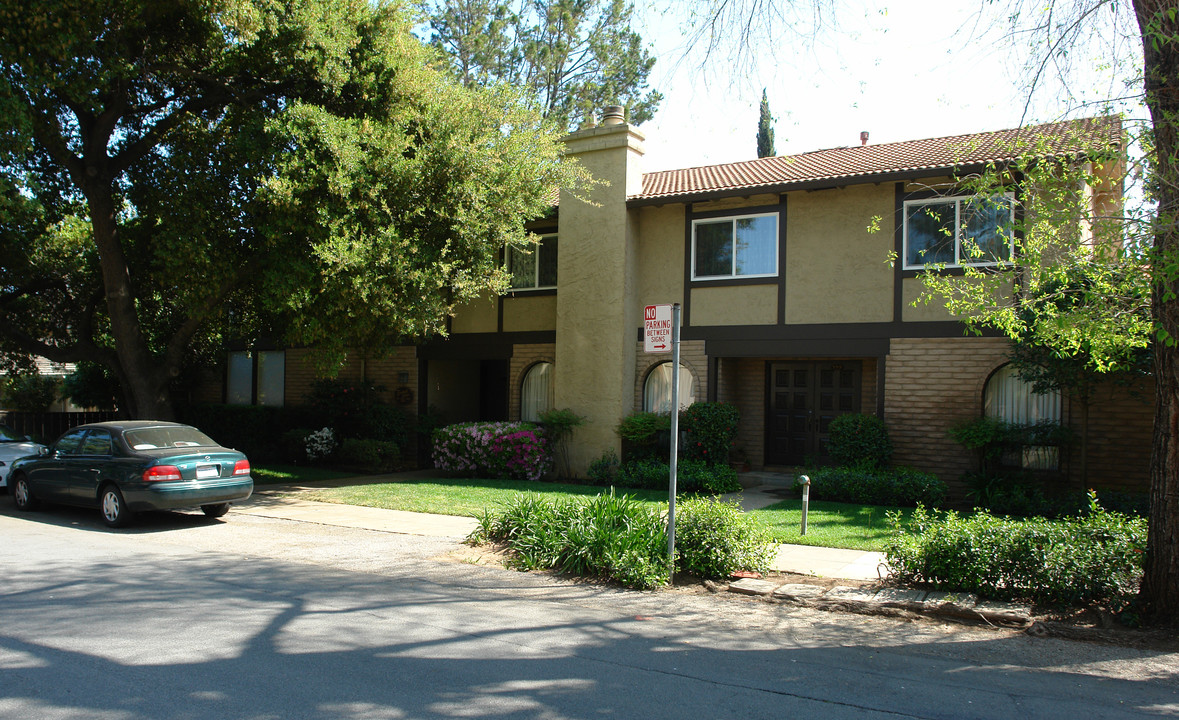 Tyndall Oaks in Los Altos, CA - Building Photo