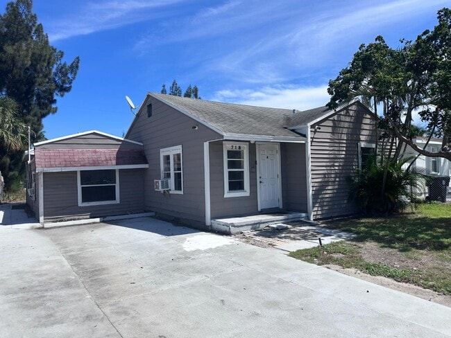 property at 718 S B St