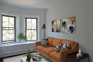 112 Willow St, Unit #3 in Cambridge, MA - Building Photo