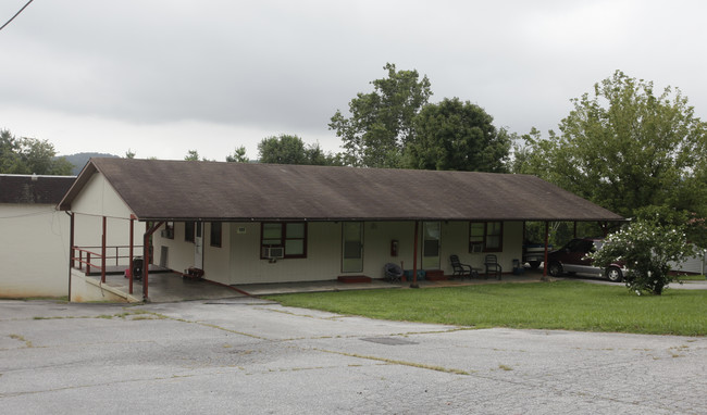 Meadowlark Apartments in Bluff City, TN - Foto de edificio - Building Photo