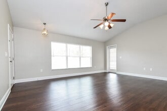 10755 Standing Stone Dr in Wimauma, FL - Building Photo - Building Photo