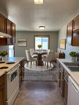 1210 34th Ave S in Moorhead, MN - Building Photo