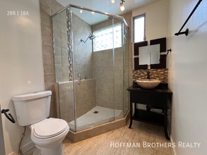 523 S Coronado St in Los Angeles, CA - Foto de edificio - Building Photo