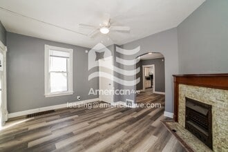 204 E Thrush Ave in Peoria, IL - Building Photo - Building Photo