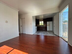 1156 N Chicago St, Unit 4 in Los Angeles, CA - Building Photo - Building Photo