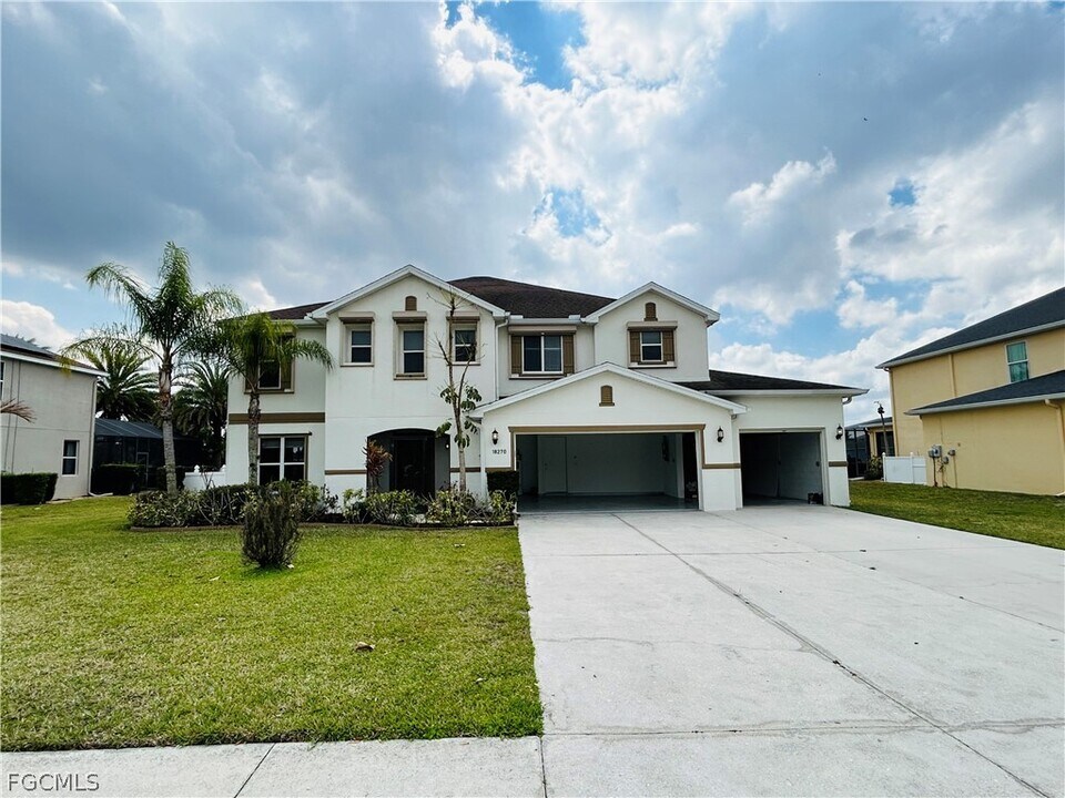 18270 Pine Nut Ct in Lehigh Acres, FL - Building Photo
