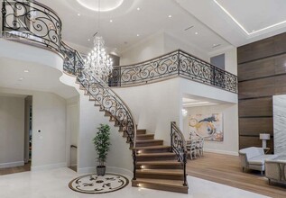 181 Stevens Dr in West Vancouver, BC - Building Photo - Building Photo