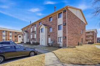 13 Cedar Ct in Vernon Hills, IL - Building Photo - Building Photo