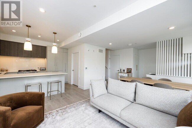 918 W 49th Ave in Vancouver, BC - Building Photo - Building Photo