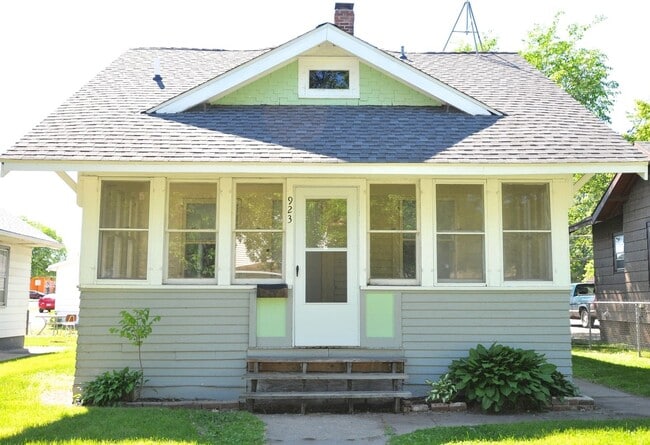 property at 923 7th Ave S