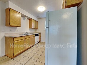 3180 Chasewood Dr in Ammon, ID - Building Photo - Building Photo