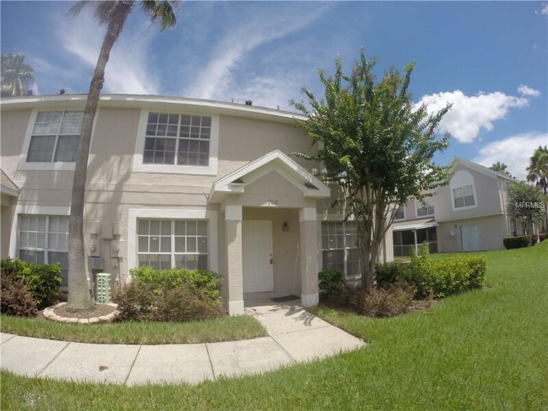 708 Kensington Lake Cir in Brandon, FL - Building Photo