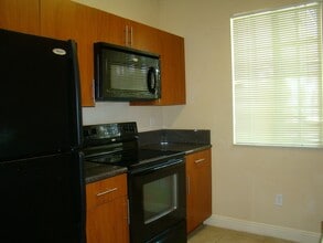 Village Green in Coral Springs, FL - Foto de edificio - Interior Photo