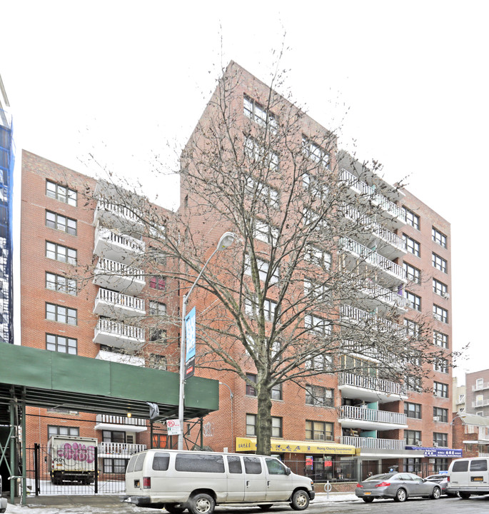 13324 Sanford Ave in Flushing, NY - Foto de edificio